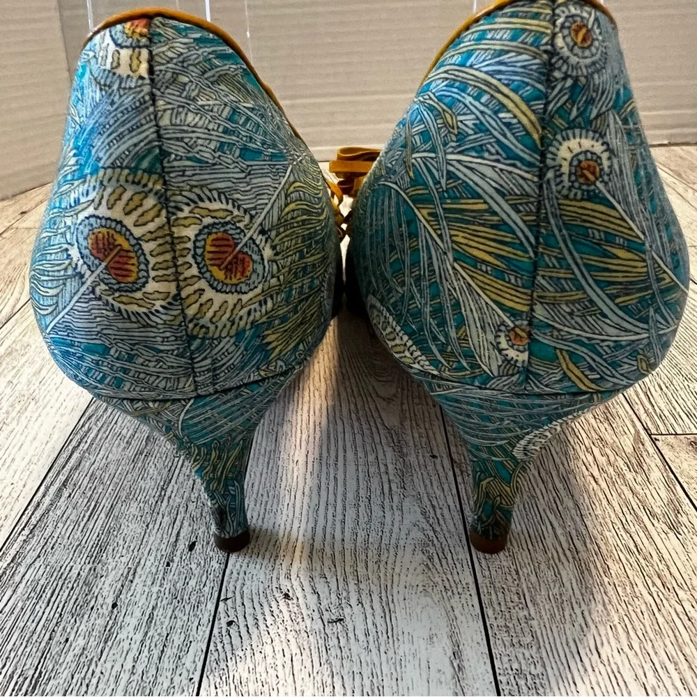 Butter by Lavorazione Artigiana Peacock Leather Bow Kitten Heel Size 7.5AA Italy